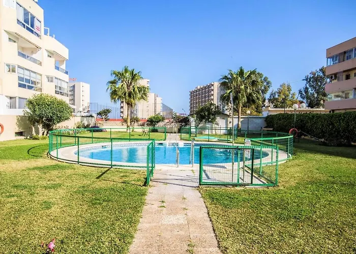 Lovely Apartment In Torremolinos Views Of The Sea, Pool, Terrace, Sofa Bed And Fully Equipped Kitchen